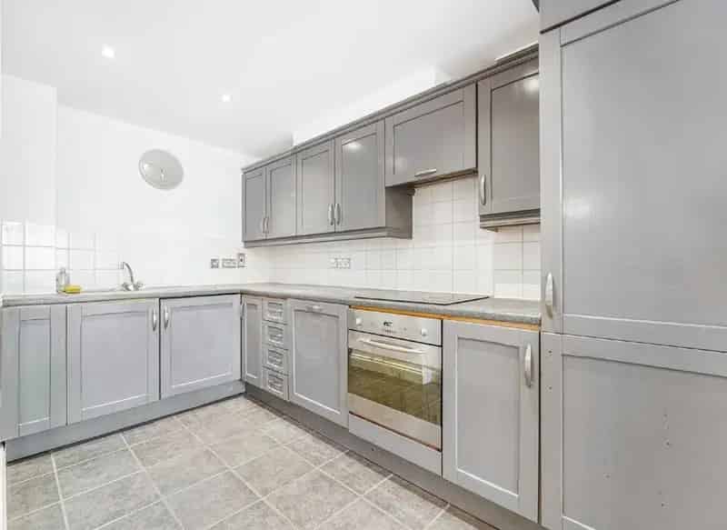 2 Bed 2 Bath Surrey Quays Apartment Stunning City Views