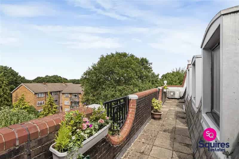 3 Bedroom Penthouse Apartment to Rent Chain Free