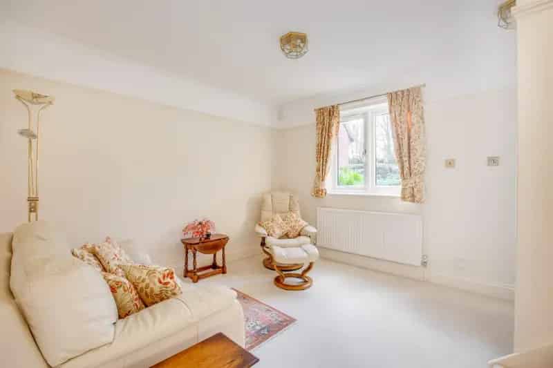2 Bedroom House for Sale in Old Amersham