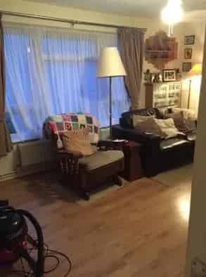 3-Bedroom House with Garden or 2-Bedroom with Extra Room Near London