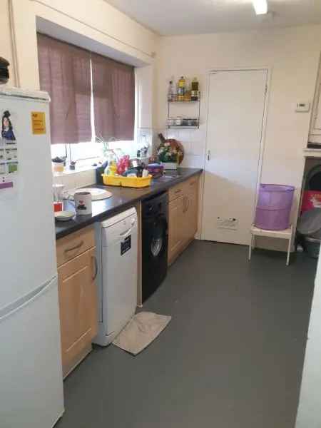 Flat For Rent in Horsham, England