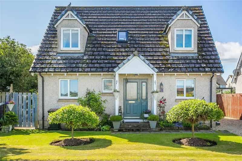 3 Bed Detached House with Guest Annex and Garden Office