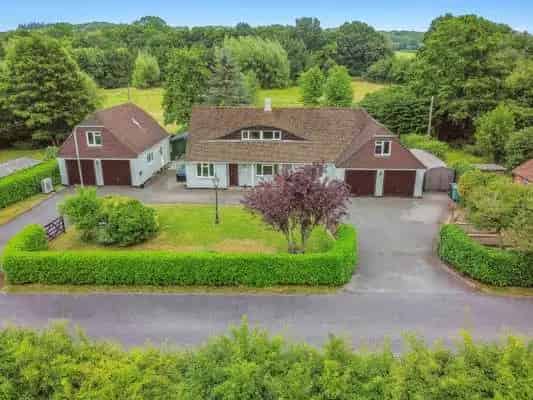 4230 sq ft Family Home with Self Contained Annexe
