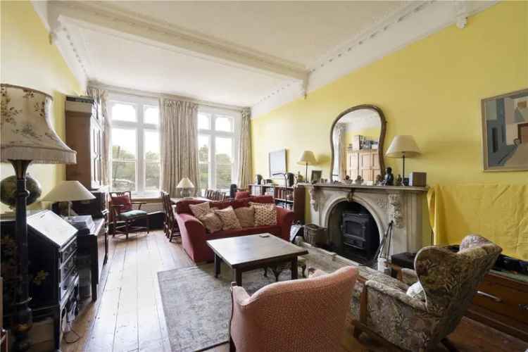 Apartment For Sale in London, England