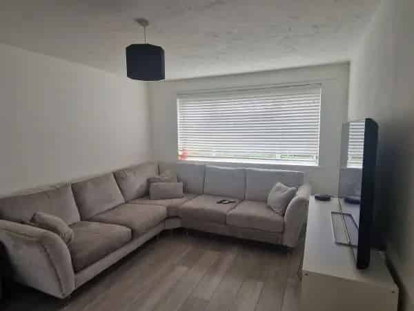 Large 2 Bed Flat Near Romford Station and Queens Hospital