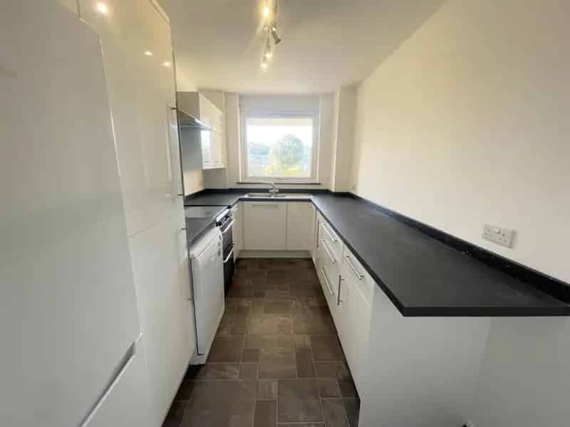 2 Bedroom Flat with 2 Bathrooms and Terrace