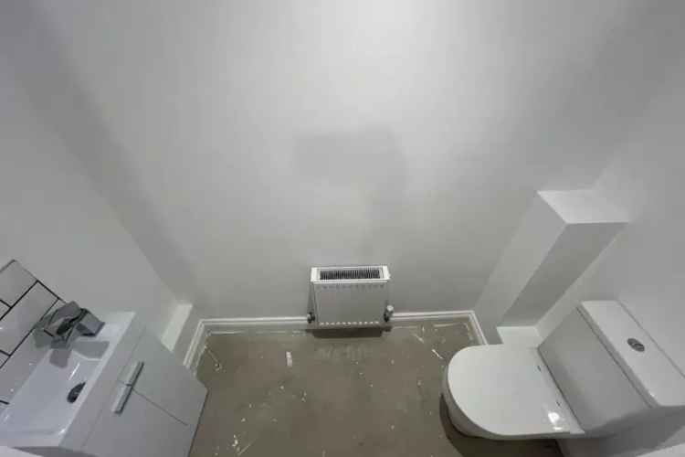 Stunning Townhouse Apartment Two Double Bedrooms Off Road Parking