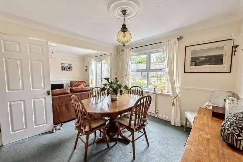 3 Bed Mid-Terraced House for Sale