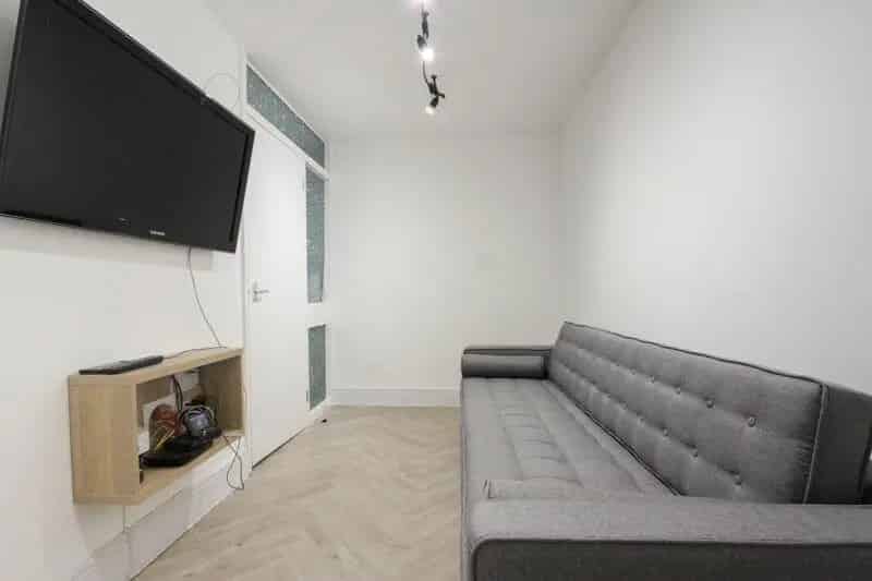 3 Bedroom Flat Near Royal Sussex County Hospital