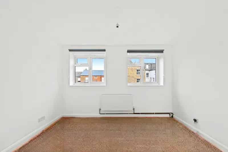 One Bedroom Flat for Sale in Camberwell SE5 Leasehold Chain Free