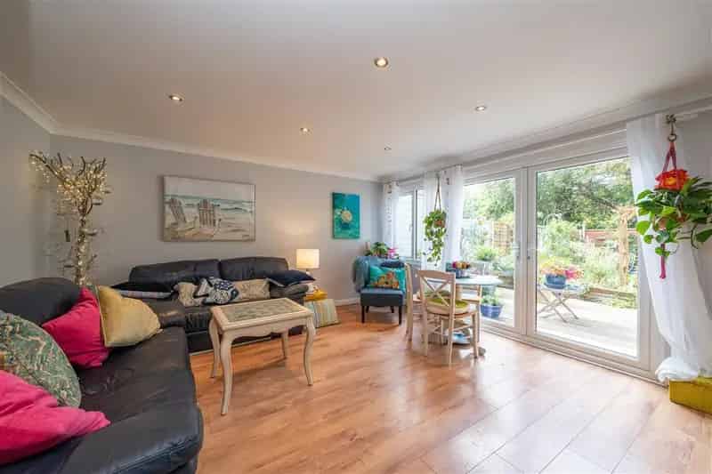 3 Bedroom Family Home with Spacious Garden