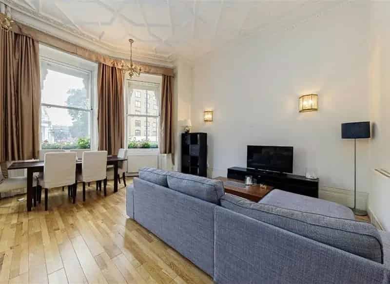 2 Bed 2 Bath South Kensington Apartment - Garden Square