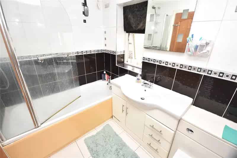 Spacious Semi Detached Family Home with Large Garden