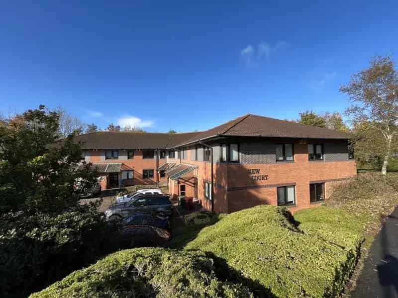 Modern Self Contained Offices to Let 2076 sq ft