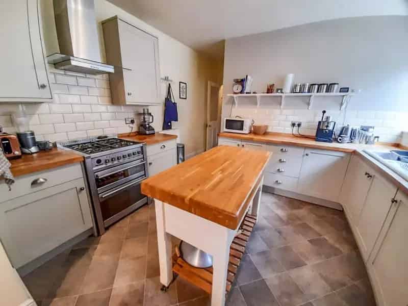 5 Bedroom Semi-Detached House For Sale