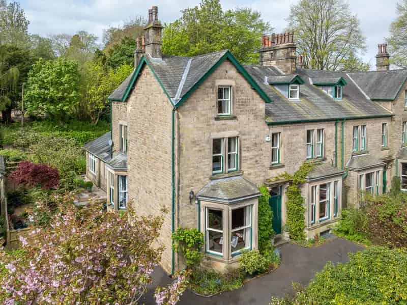 7 Bedroom Semi-Detached House for Sale