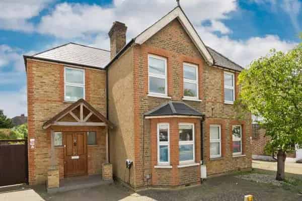 5 Bedroom Family Home Thoughtful Renovation Modern Kitchen Large Garden EV Charger