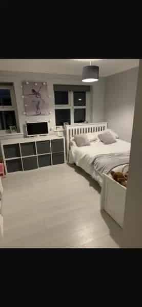 Beautiful 2 Bedroom Home in Crawley with Country Park Access