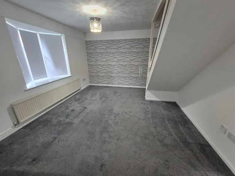 2 Bedroom Semi-Detached House to Rent