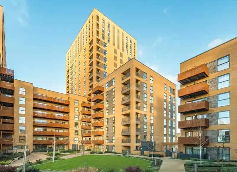 Spacious 9th Floor Flat Acton Shepherds Bush Balcony London Views