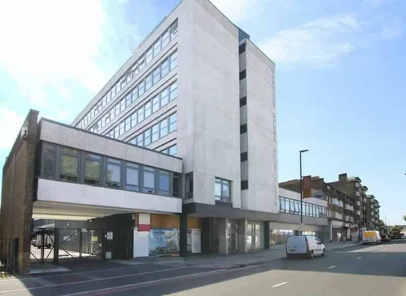 Modern One-Bed Flat near Streatham Hill Station
