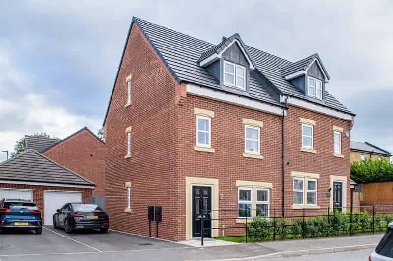 4 Bedroom Semi Detached House For Sale
