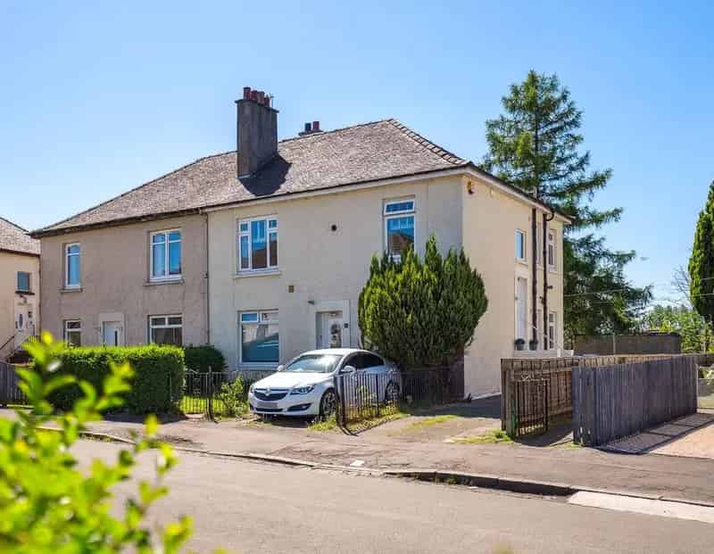 2 Bedroom Flat for Sale in Knightswood Glasgow