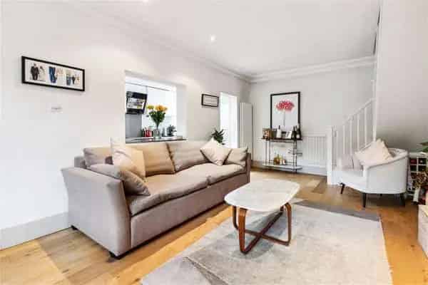 Charming Coach House in London W4
