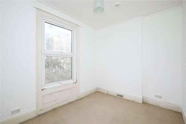 3 Bed Flat for Sale in Ealing - Spacious Apartment near Walpole Park