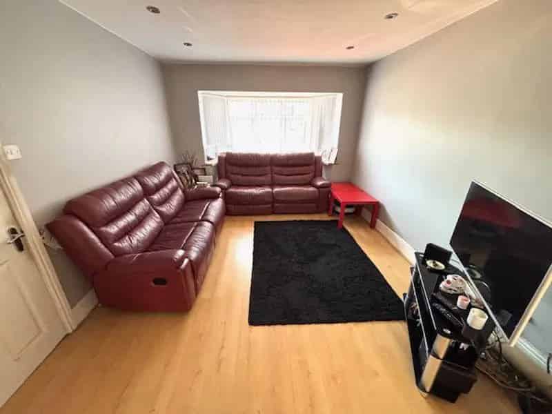 3 Bedroom End Terrace House for Sale