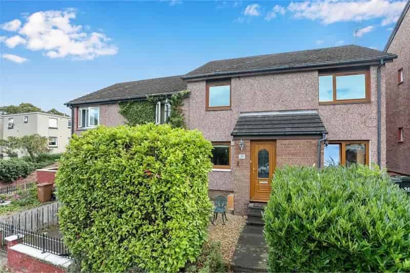 2 Bed Flat - Maindoor with 1 Reception Room