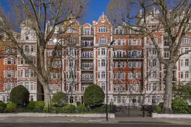 Luxury 5-Bedroom Apartment near Regent's Park