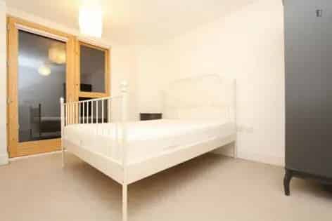 2 Room 48m2 Flat London 3-24 Month Rental
