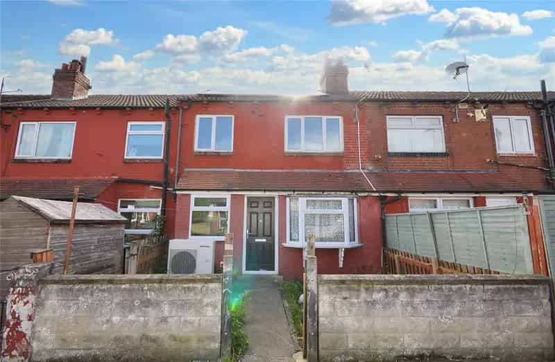 2-Bed House Near Motorways and Leeds City Centre - Investment Opportunity