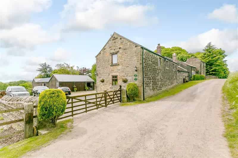 6 Bedroom Detached House with Cottage Wortley Park