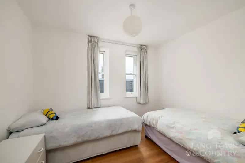 5 Bed Family Home for Sale in Conservation Area