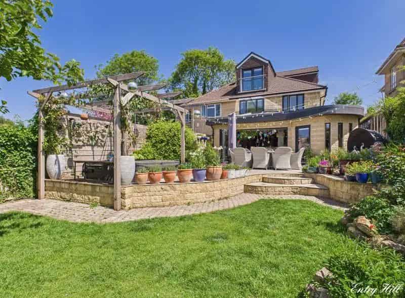 4 bedroom semi-detached house for sale