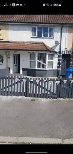 2 Bedroom House With Driveway and Large Garden