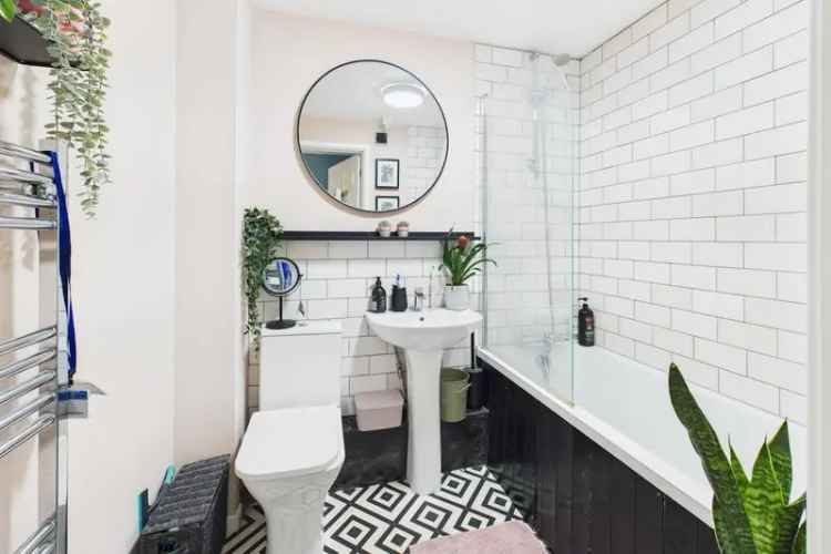 2 Bed Flat Shared or Full Ownership Residents Parking
