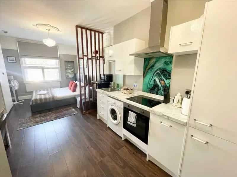 Studio to Rent
