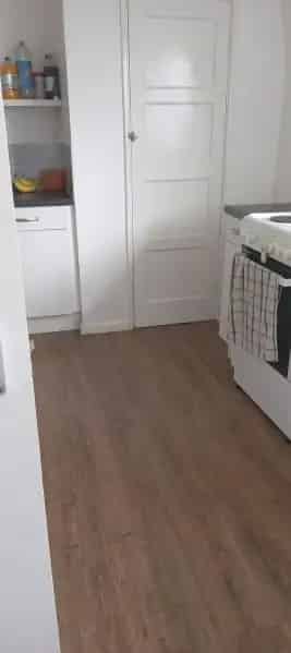 2 Bed House Type Flat with Garden, Shed, and Horse Fields