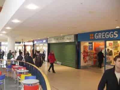 Retail Unit to Let in Busy Mall - New Lease Available