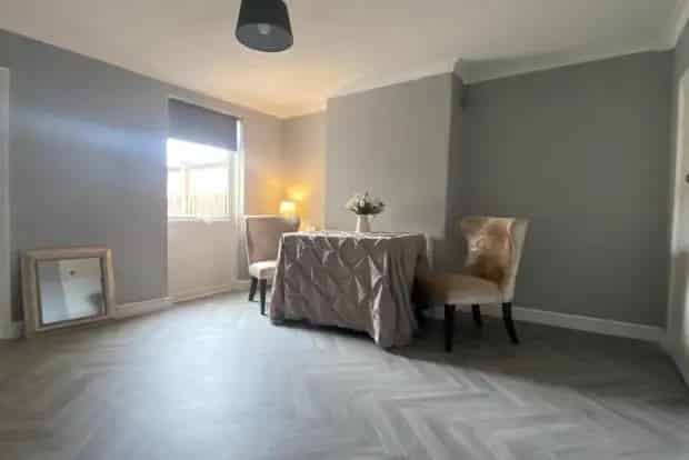 Family Home Newly Renovated Parking Garden Two Double Bedrooms