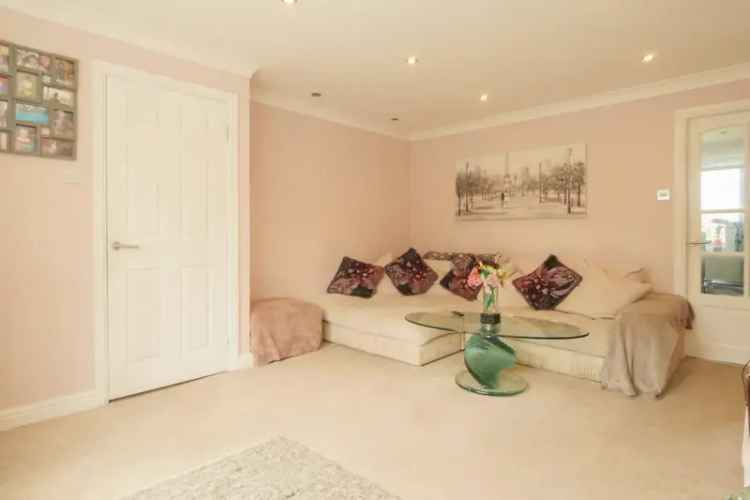 3 Bedroom Detached House For Sale Near Transport Links