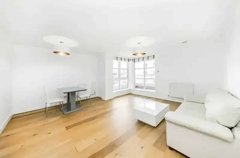 2 Bedroom Flat to Rent London E16 Available August 9th