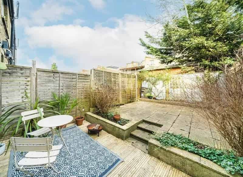 Stunning 2 Bed Mid Terrace House Totterdown
