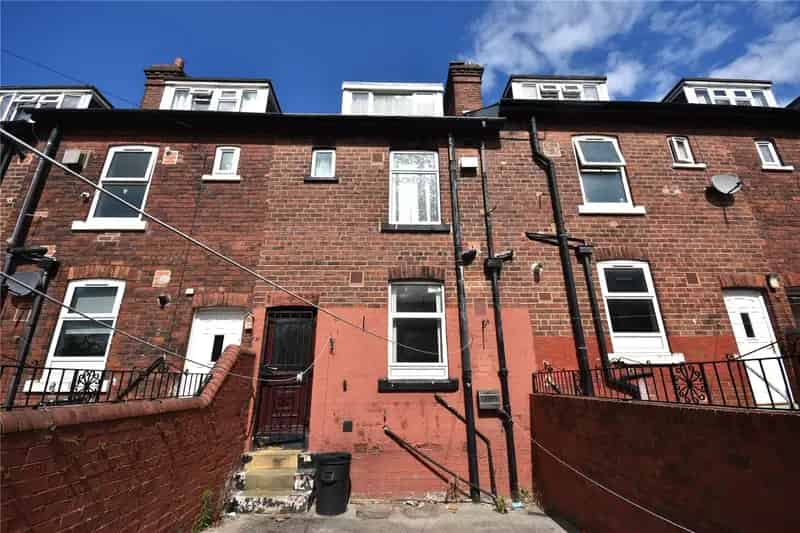 Spacious 4-Floor Terraced House Near Leeds City Centre