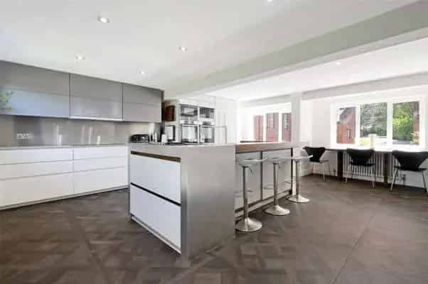 4 Bedroom House in Converted Manor House