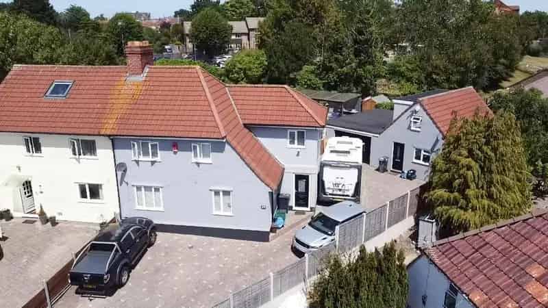 6 Bedroom Semi Detached House with 2 Bedroom Annex