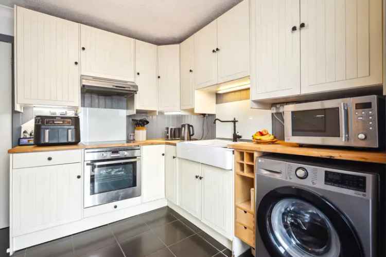 3-Bedroom Cottage in Thornhill Peaceful Retreat